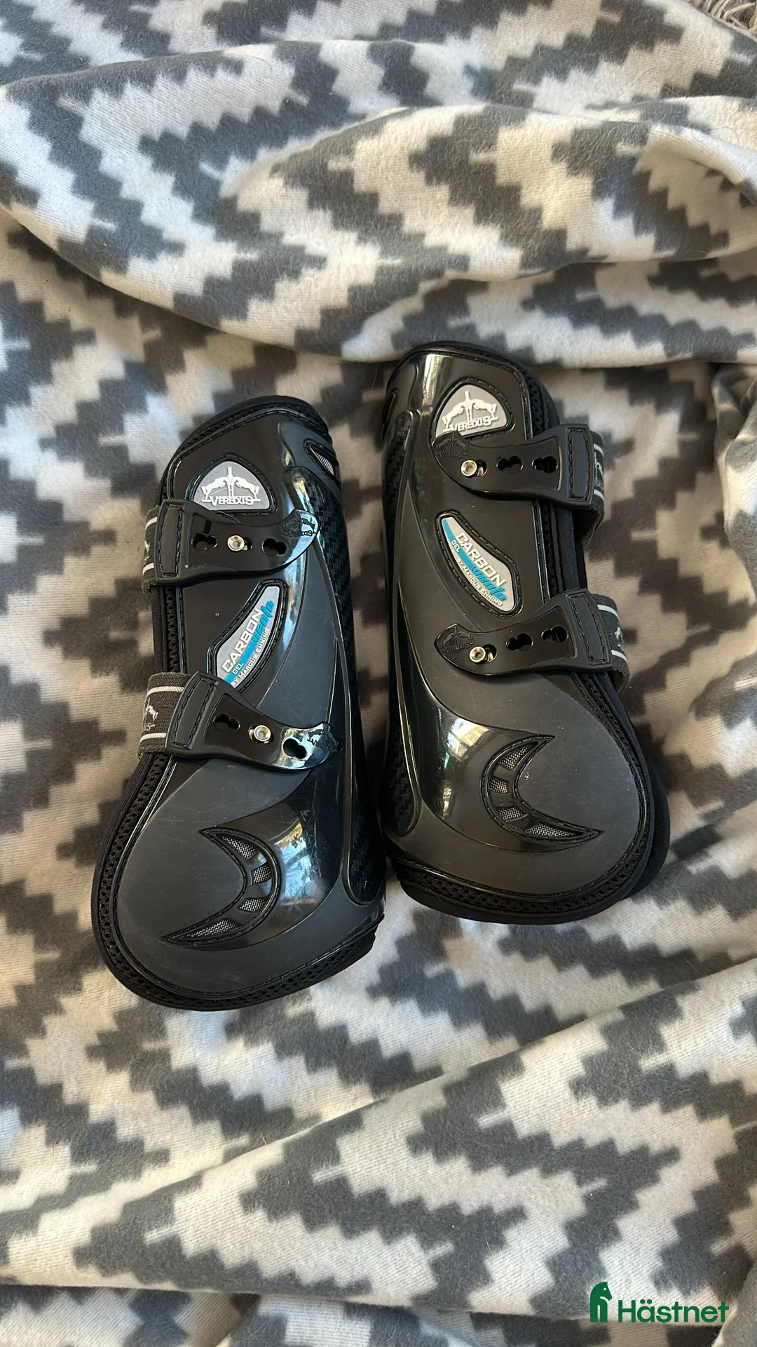 Benskydd hästutrustning till salu: Svarta veredus senskydd - Annons 1