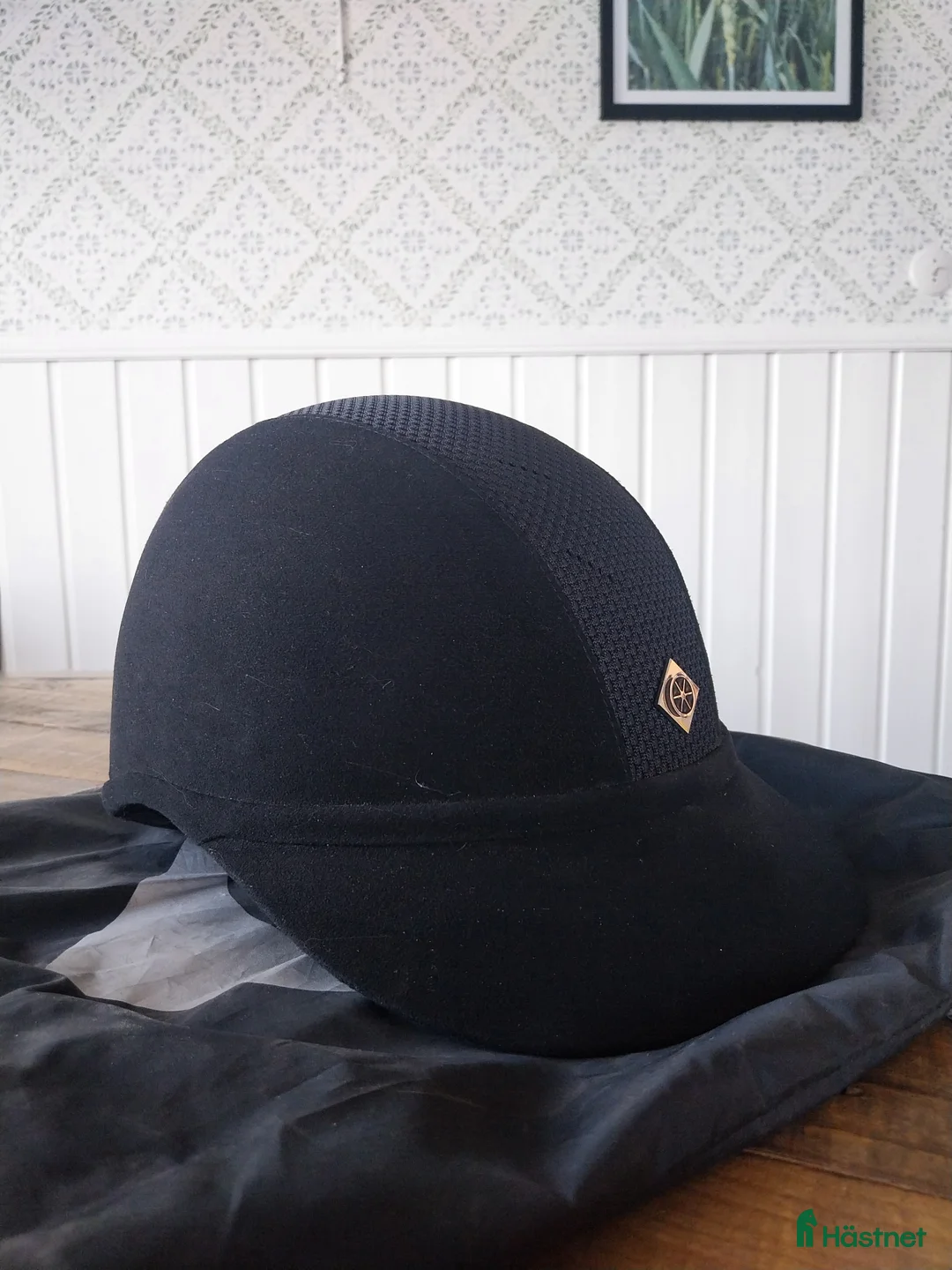 Hjälmar ryttarutrustning till salu: Charles Owen hjälm  - Annons 2