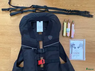 Säkerhetsvästar ryttarutrustning till salu: Paketpris EQ3 Spark Air Vest (Spark M2) strl Small - Annons 14
