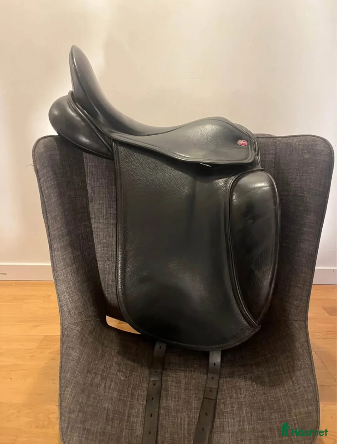 Sadlar hästutrustning till salu: Jeffries dressyrsadel 17’ - Annons 1
