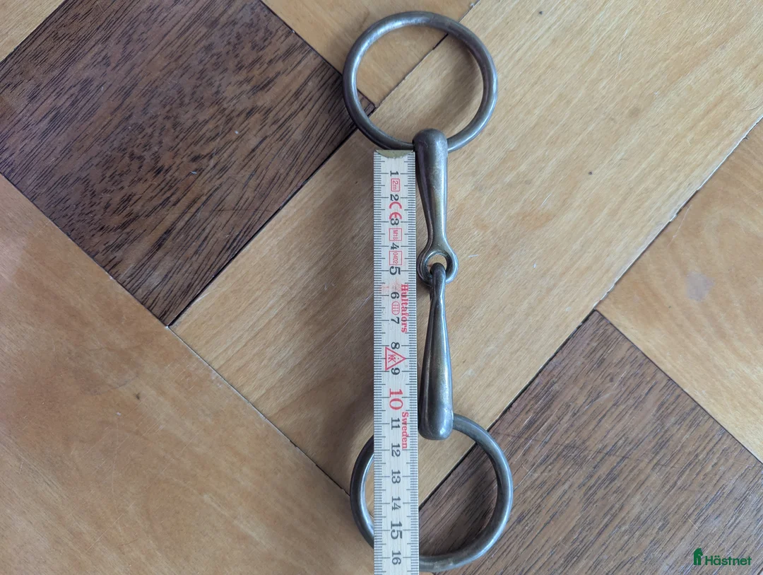 Bett hästutrustning till salu: Tvådelat bett i Ås - Annons 2