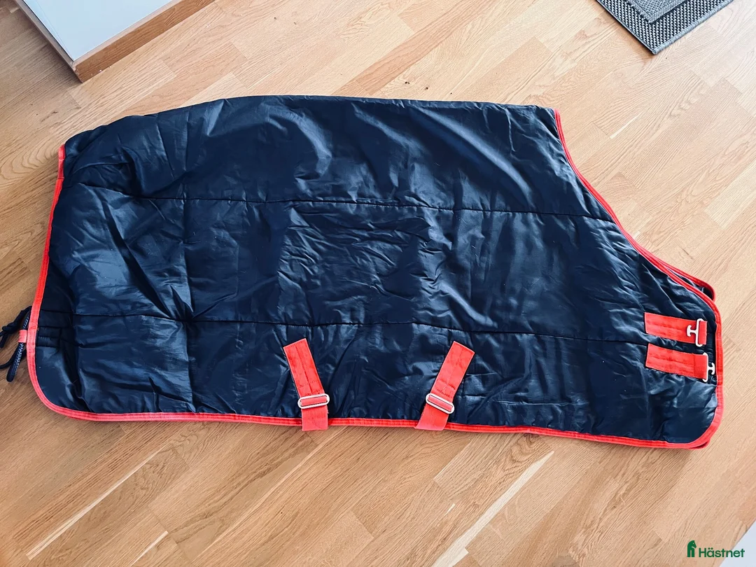 Täcken hästutrustning till salu: MIO stalltäcke 150g - Annons 2