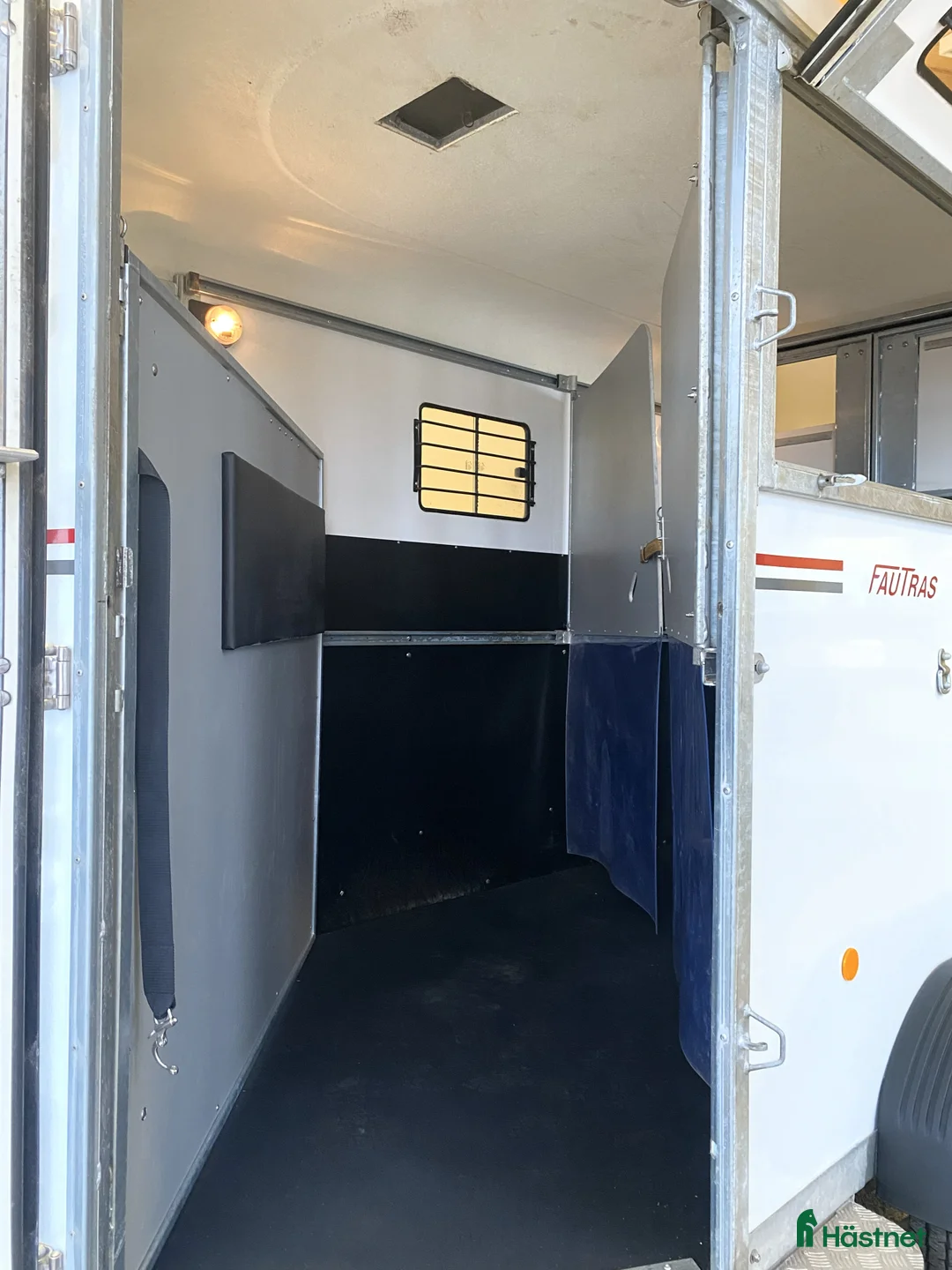 Hästtransporter  fordon & transport till salu: Fin Fautras Oblic+2 2021 m ramp o öppningsbar sida - Annons 11