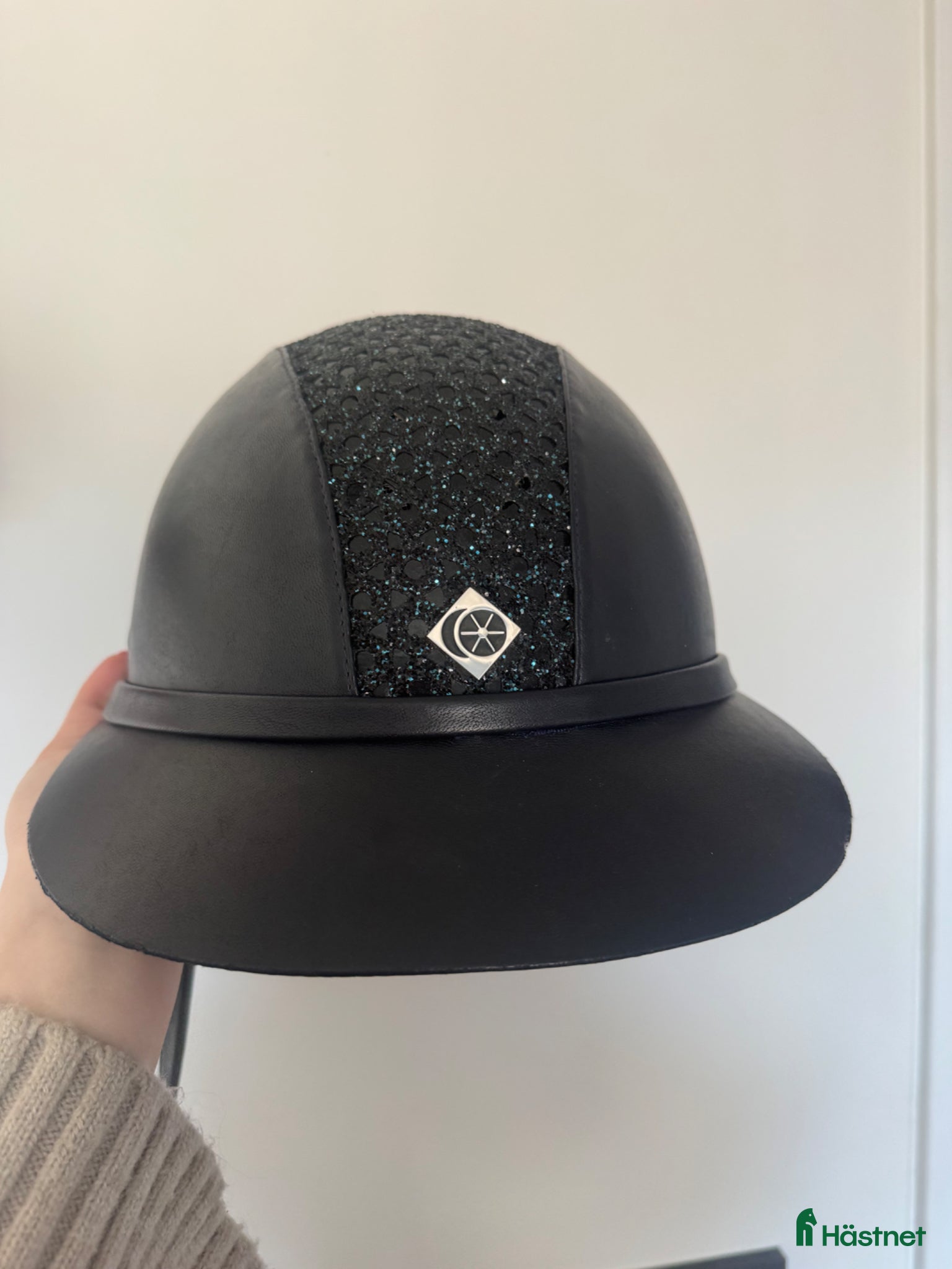 Hjälmar ryttarutrustning till salu: Charles owen sp8  - Annons 5