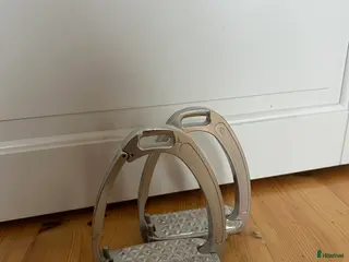 Stigbyglar hästutrustning Silvriga tech stirrups i Glanshammar - Annons 9