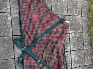 Täcken hästutrustning till salu: Stalltäcke i Linghem - Annons 3