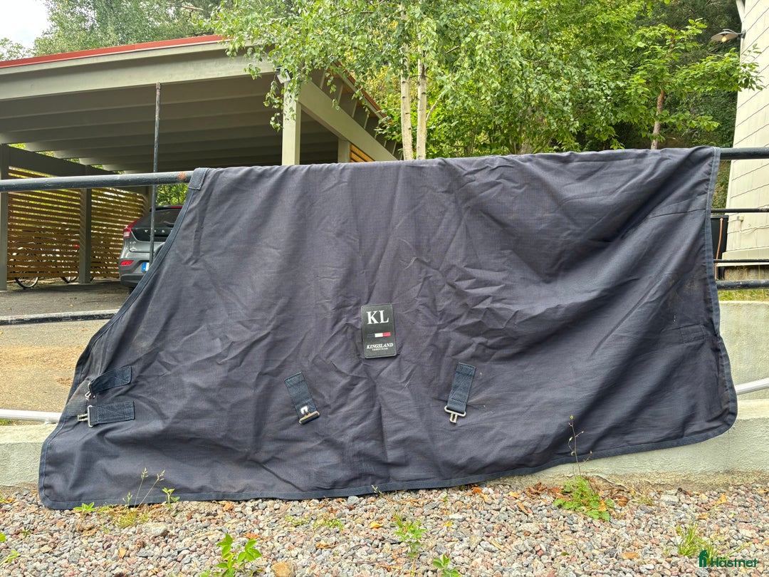 Täcken hästutrustning till salu: Kingsland stalltäcke  i Farsta - Annons 1