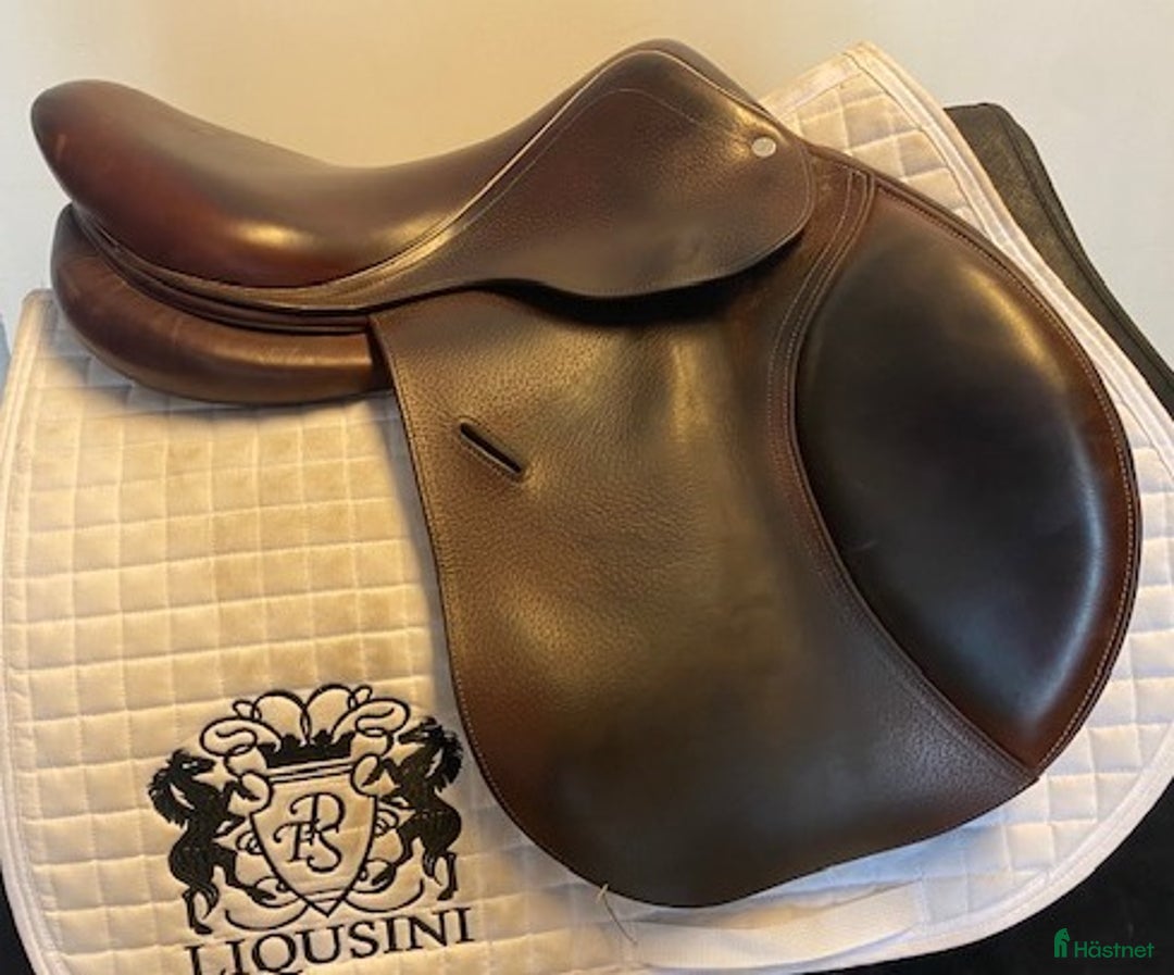 Sadlar hästutrustning till salu: Hoppsadel Herve Godignon i Uppsala - Annons 1