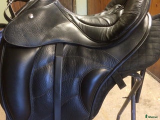 Sadlar hästutrustning till salu: Svart Sensation sadel i Olofström - Annons 14