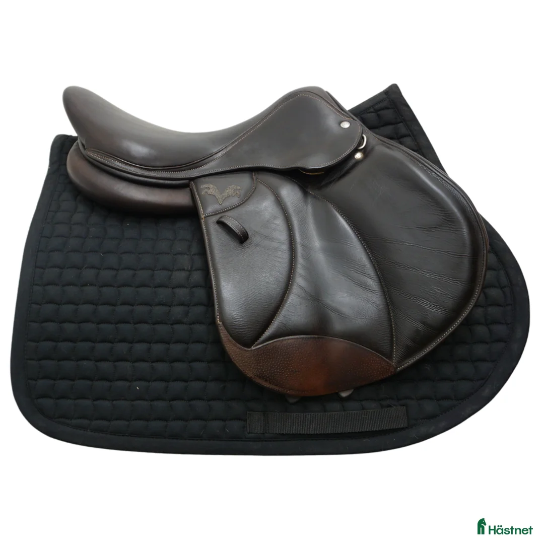 Sadlar hästutrustning till salu: Voltaire Stuttgart 17,5" i Upplands Väsby - Annons 2