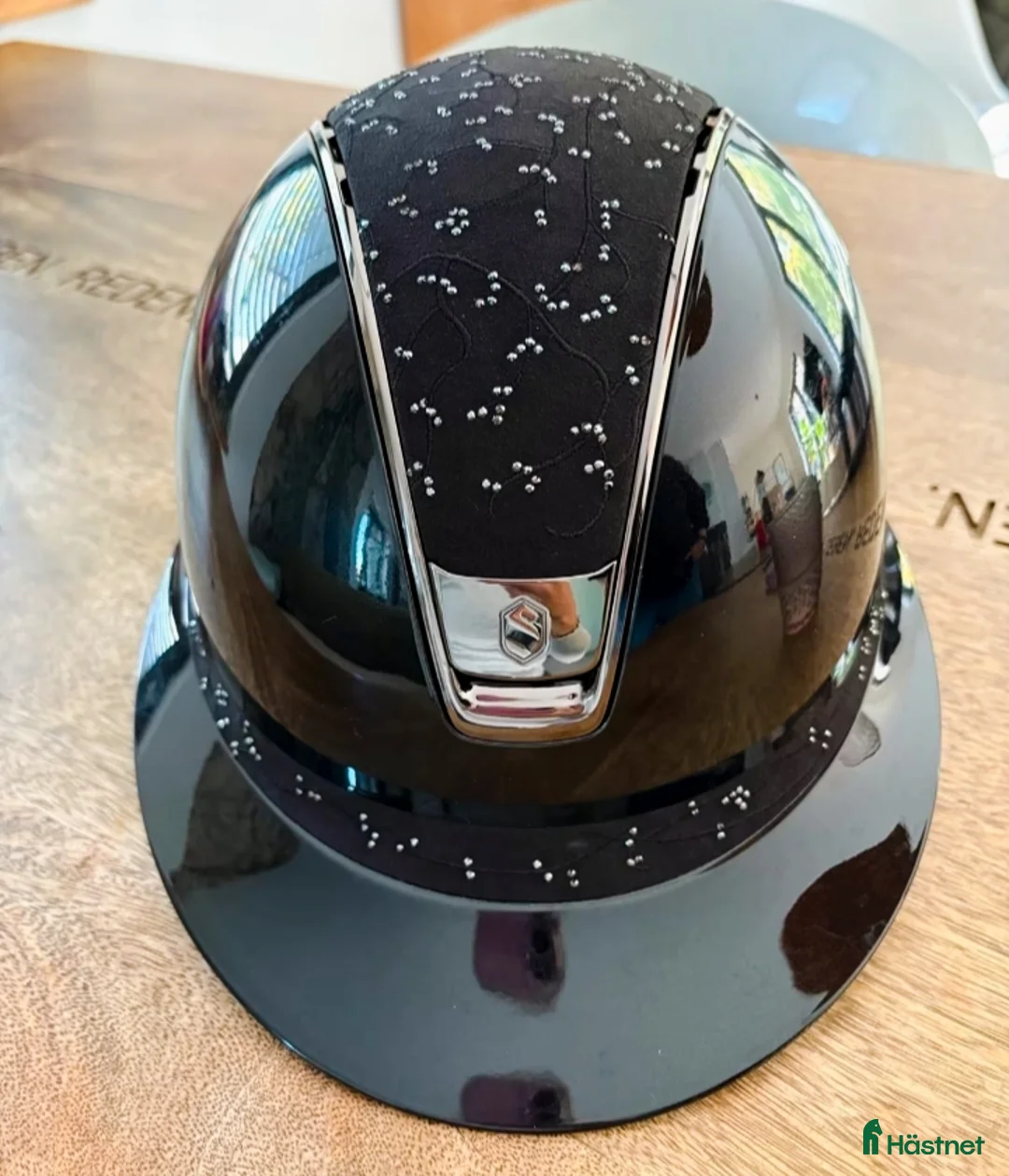 Hjälmar ryttarutrustning till salu: Miss Shield 2.0 Shadow Glossy Black - Annons 1