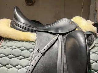 Sadlar hästutrustning Fin dressyrsadel Prestige D1 - Annons 3