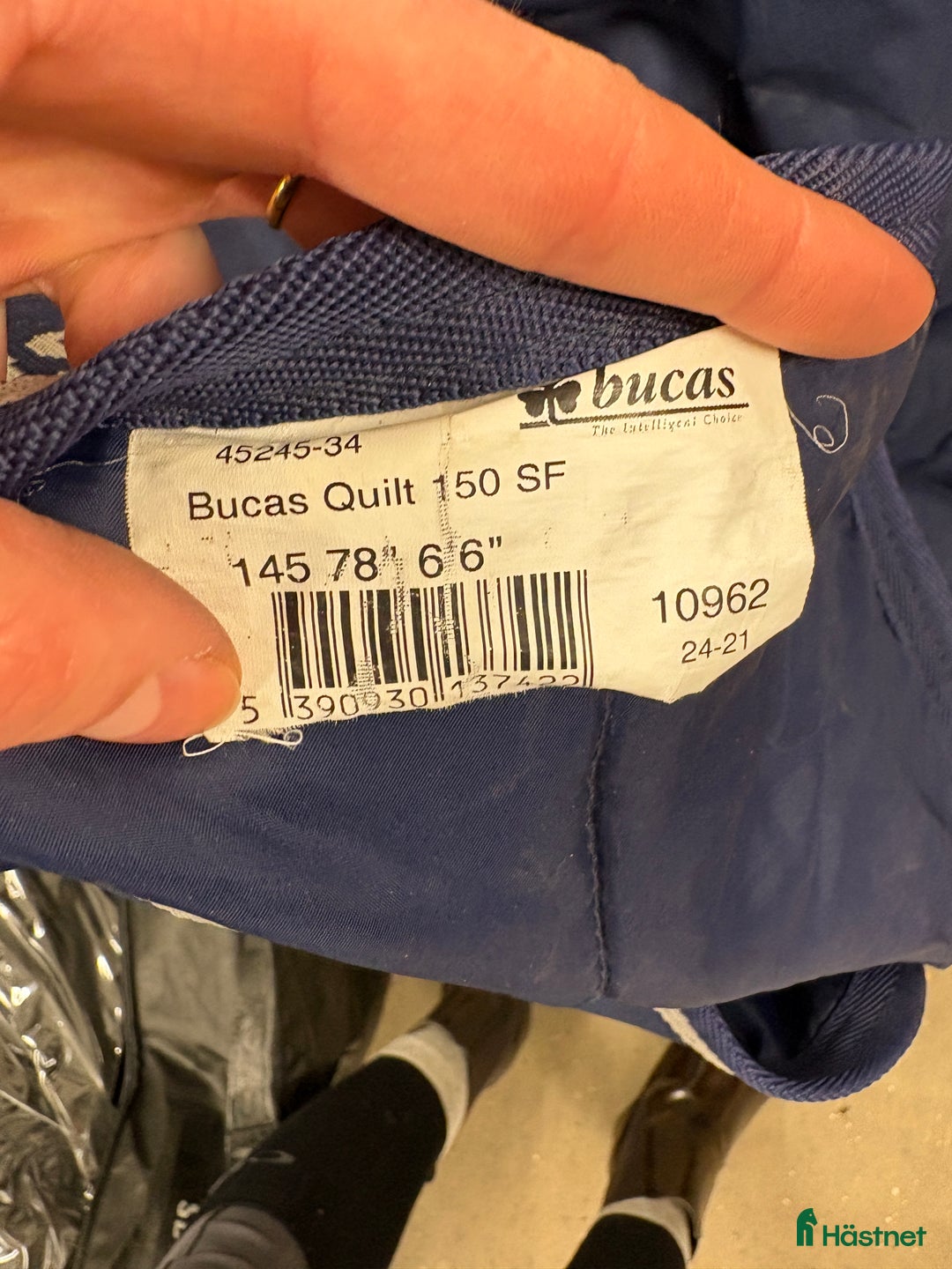 Täcken hästutrustning till salu: Bucas stalltäcke 150g, 145cm i Täby - Annons 3