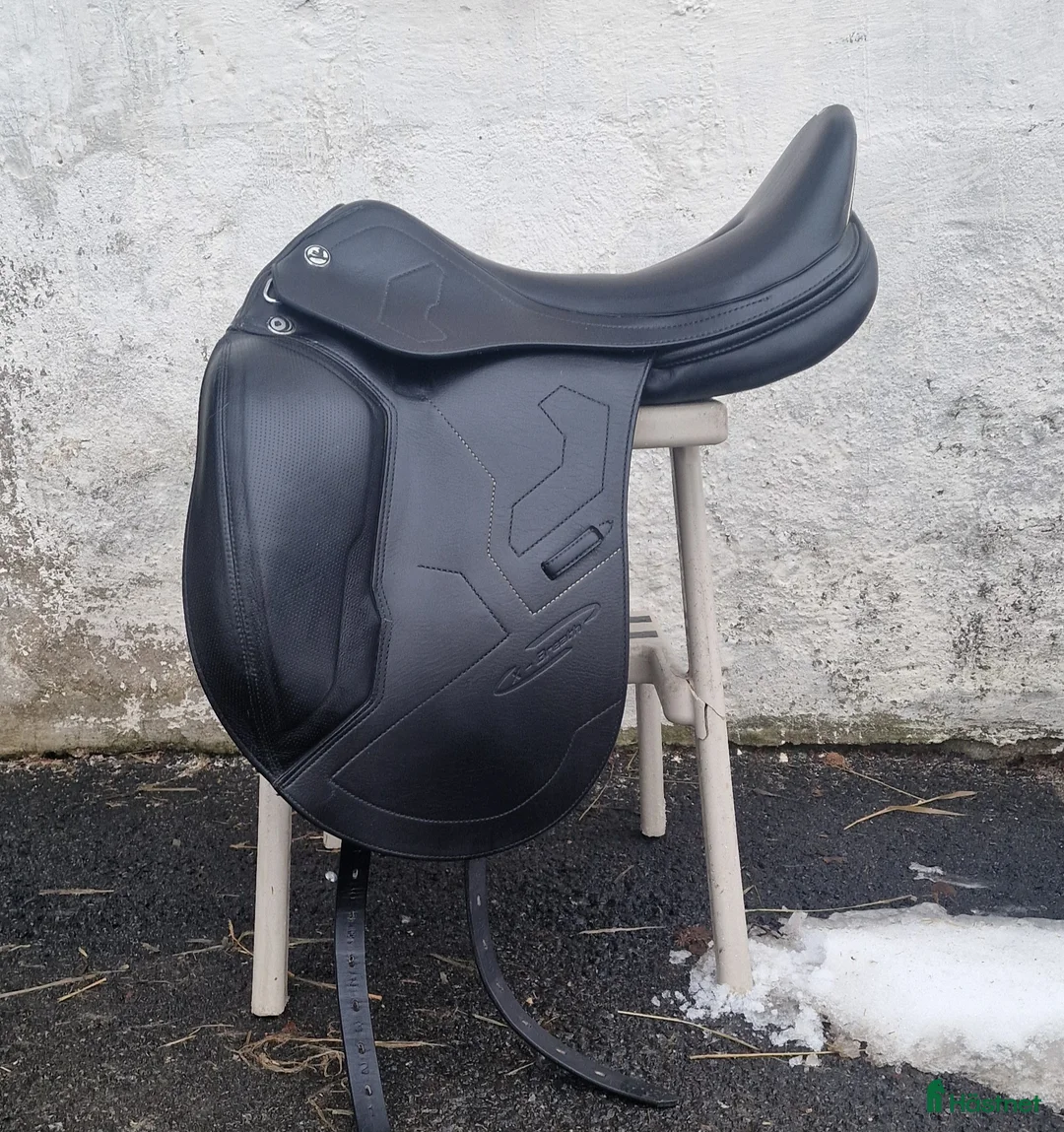 Sadlar hästutrustning till salu: Prestige X-Breath - Annons 1