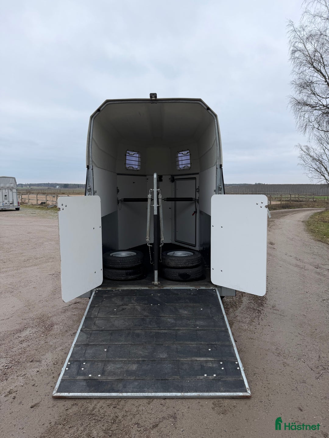 Hästtransporter  fordon & transport till salu: Värmlandsvagen-17 Kompositgolv nya väggar  i Västerås - Annons 7