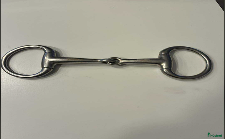 Bett hästutrustning till salu: Tvådelat bett stl 11cm i Söderköping - Annons 4