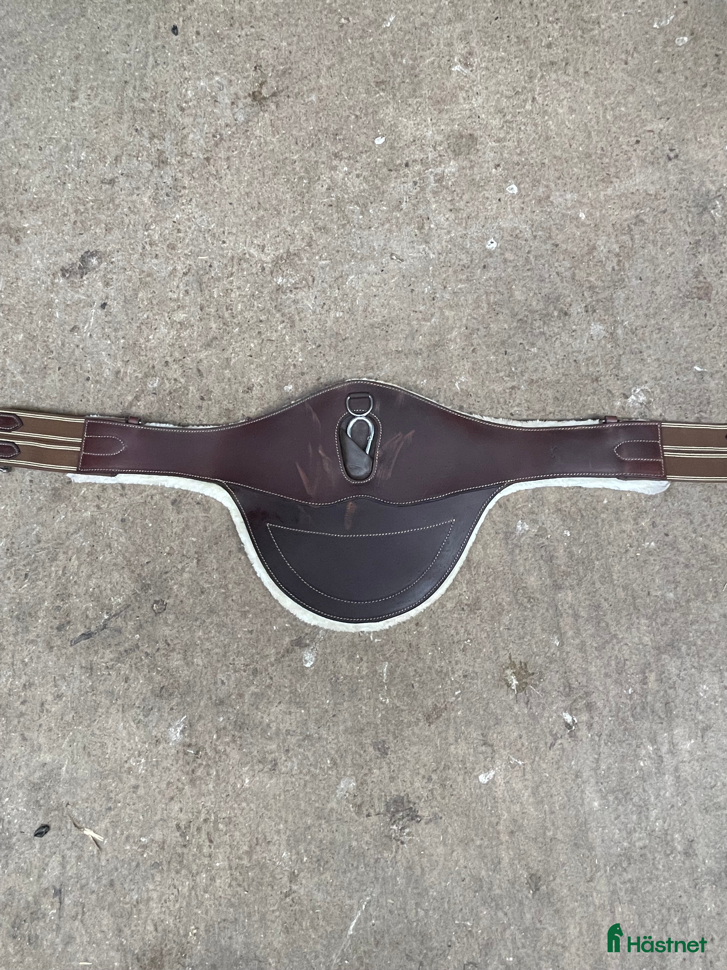 Sadeltillbehör hästutrustning till salu: Fluffmagplatta och billig Magplatta  i Flyinge - Annons 9