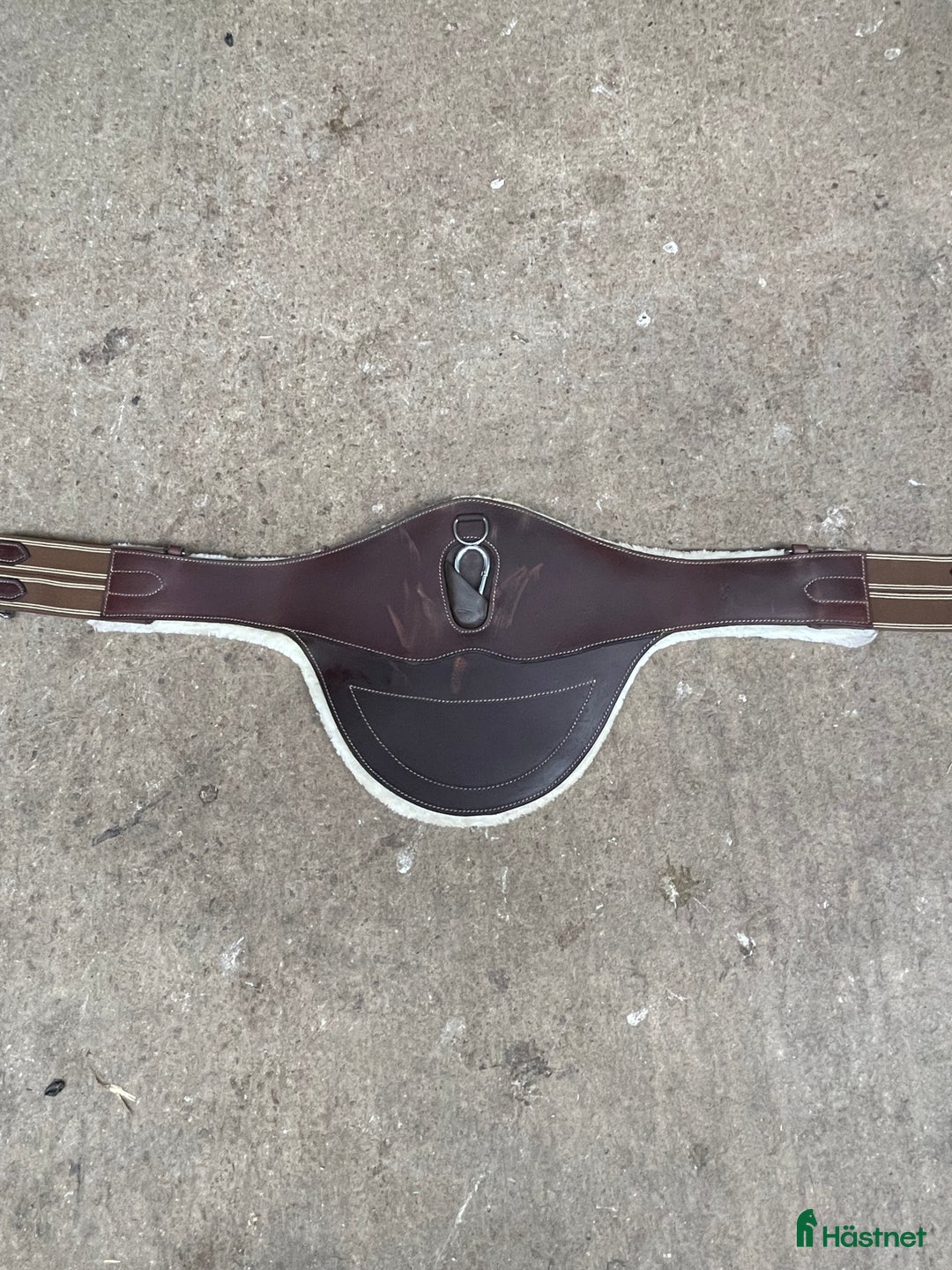 Sadeltillbehör hästutrustning till salu: Fluffmagplatta och billig Magplatta  i Flyinge - Annons 1