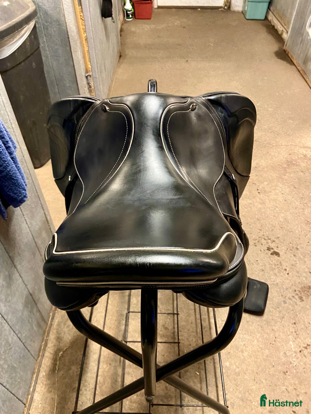 Sadlar hästutrustning till salu: Välvårdad HBC sadel i Dösjebro - Annons 2