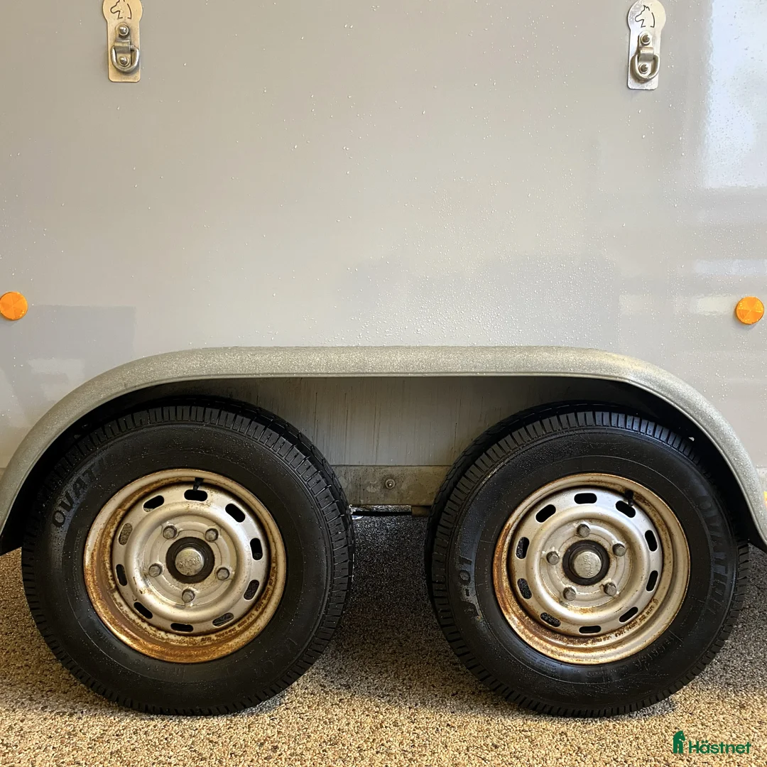 Hästtransporter  fordon & transport till salu: Lasta diagonalt stuterimodell- Fautras Oblic+2-18 i Kvicksund - Annons 13