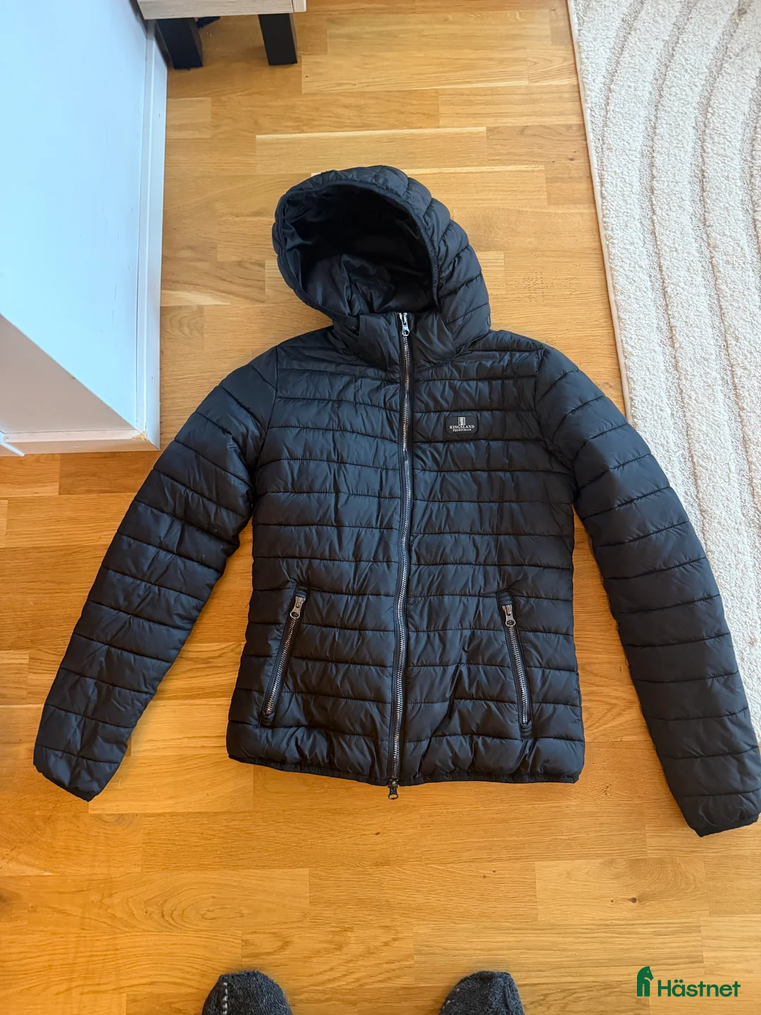 Jackor & Kavajer ryttarutrustning till salu: Kingsland Ridjacka Classic svart i Lidingö - Annons 1