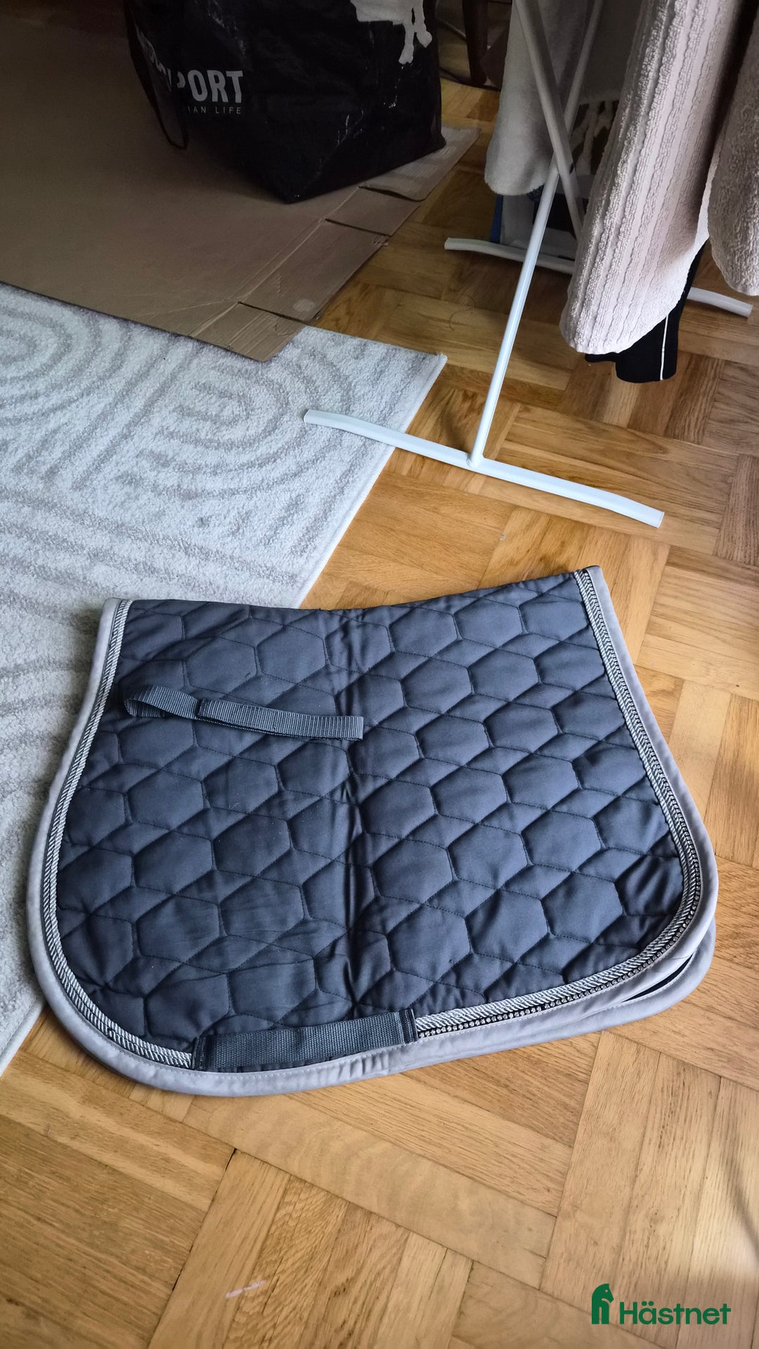 Schabrak & Vojlockar hästutrustning till salu: Grått hoppchabrak med stenar i Sundsvall - Annons 6