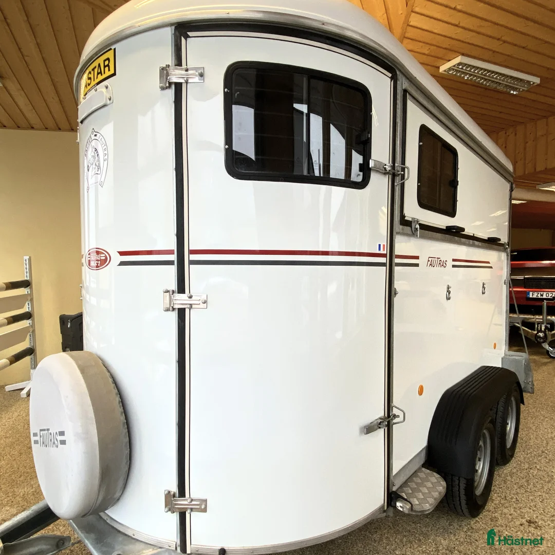 Hästtransporter  fordon & transport till salu: Fin Fautras Oblic+2 2021 m ramp o öppningsbar sida - Annons 18