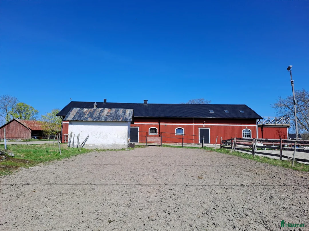  stallplats finnes: Lediga Stallplatser Önsta Stallet i Bro - Annons 3