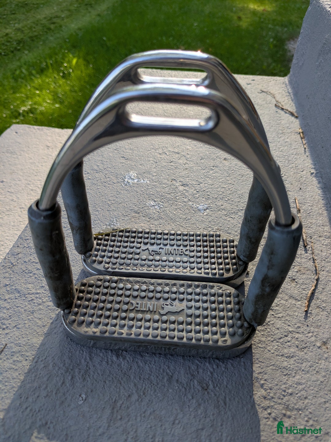 Stigbyglar hästutrustning till salu: 3 olika stigbyglar  i Dalhem - Annons 1