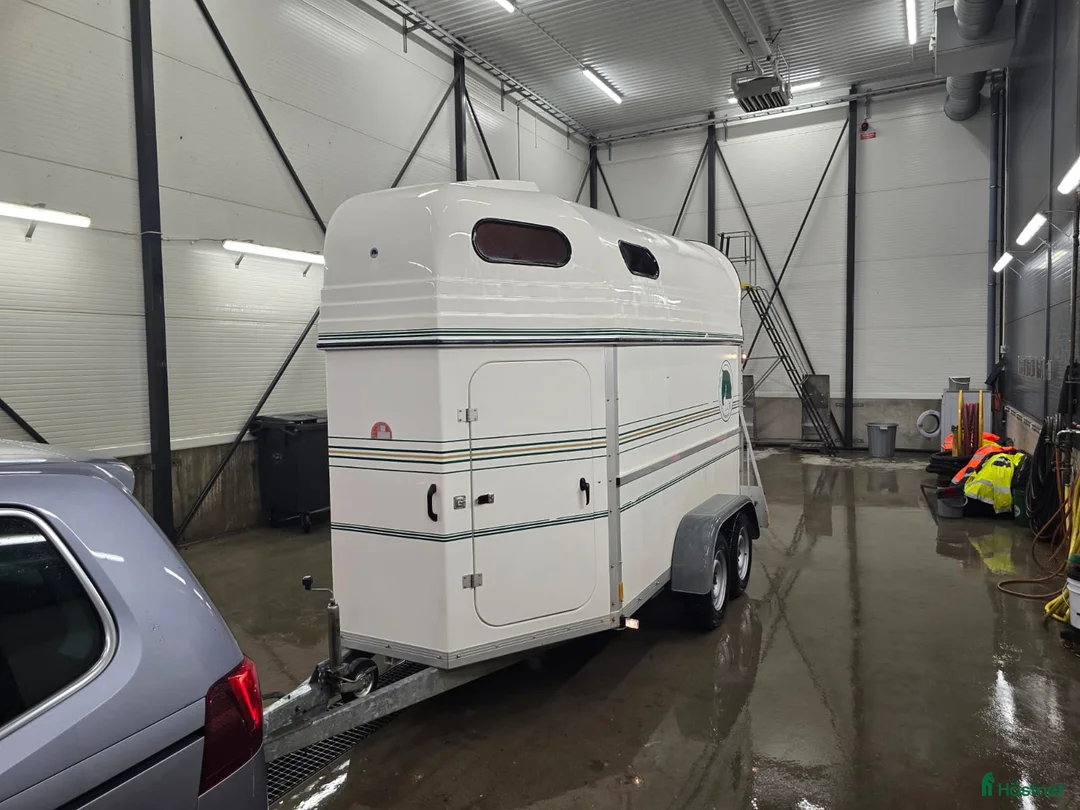 Hästtransporter  fordon & transport till salu: Fint 2-storhästssläp - hög lastvikt! i Linghem - Annons 1