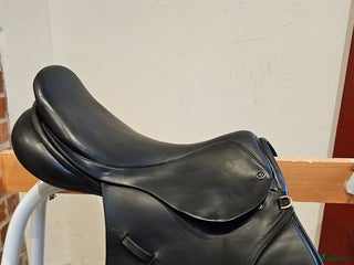 Sadlar hästutrustning till salu: Hoppsadel 16"34 Morris & Nolan i Eslöv - Annons 2