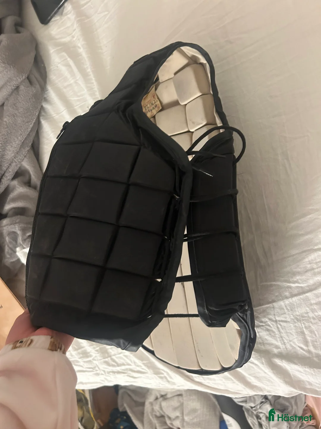 Säkerhetsvästar ryttarutrustning till salu: Super skön väst i Gävle - Annons 2