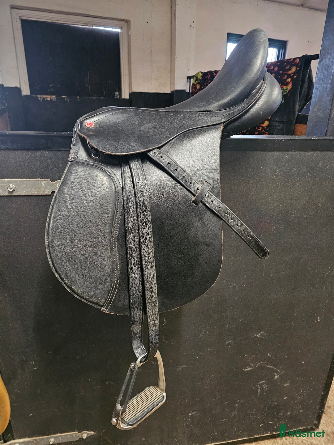 Sadlar hästutrustning till salu: Fin allround sadel i Motala - Annons 1