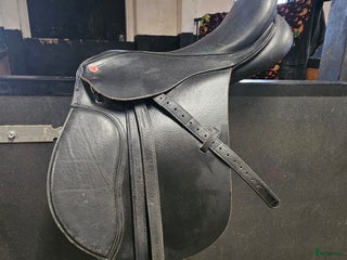 Sadlar hästutrustning till salu: Fin allround sadel i Motala - Annons 11