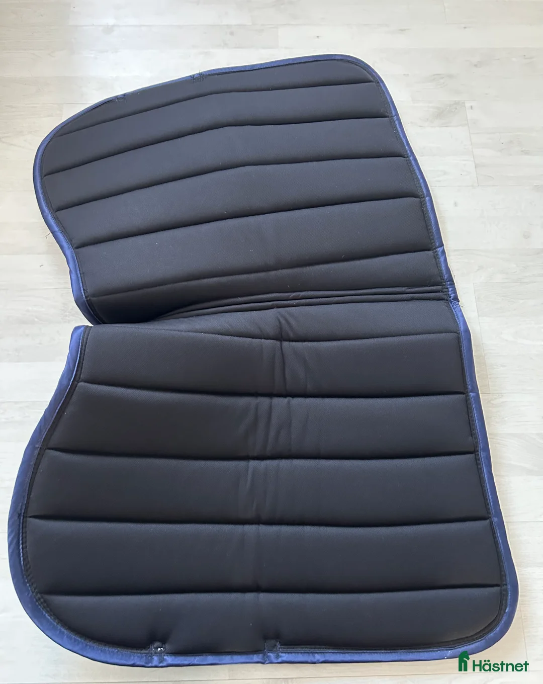 Schabrak & Vojlockar hästutrustning till salu: HS Schabrak Satin - Annons 2