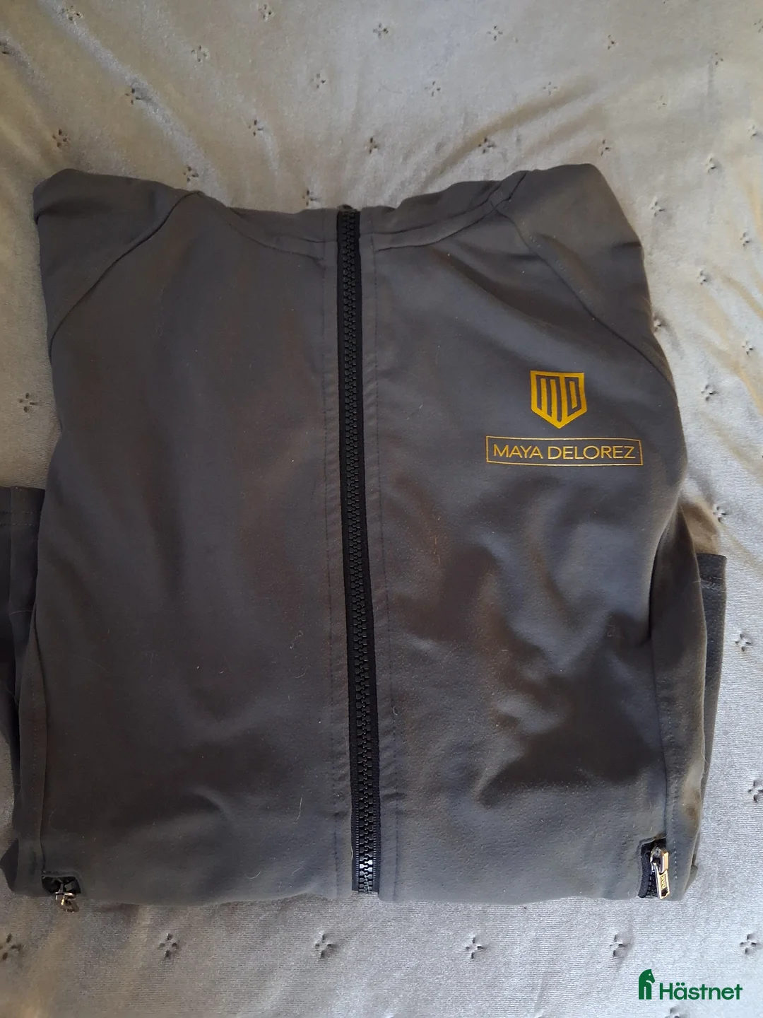 Ridbyxor ryttarutrustning till salu: Maya delorez kläder samt Copperfield  - Annons 1