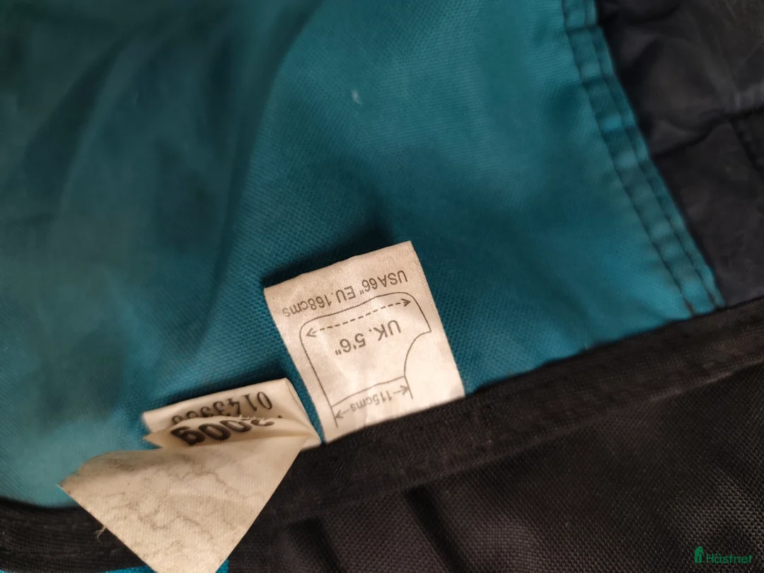 Täcken hästutrustning till salu: Vintertäcke strl 115 200g - Annons 2