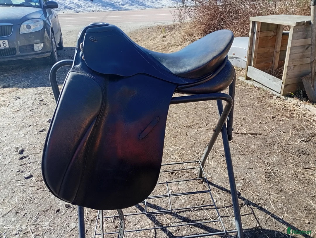 Sadlar hästutrustning till salu: Fin dressyrsadel - Annons 7