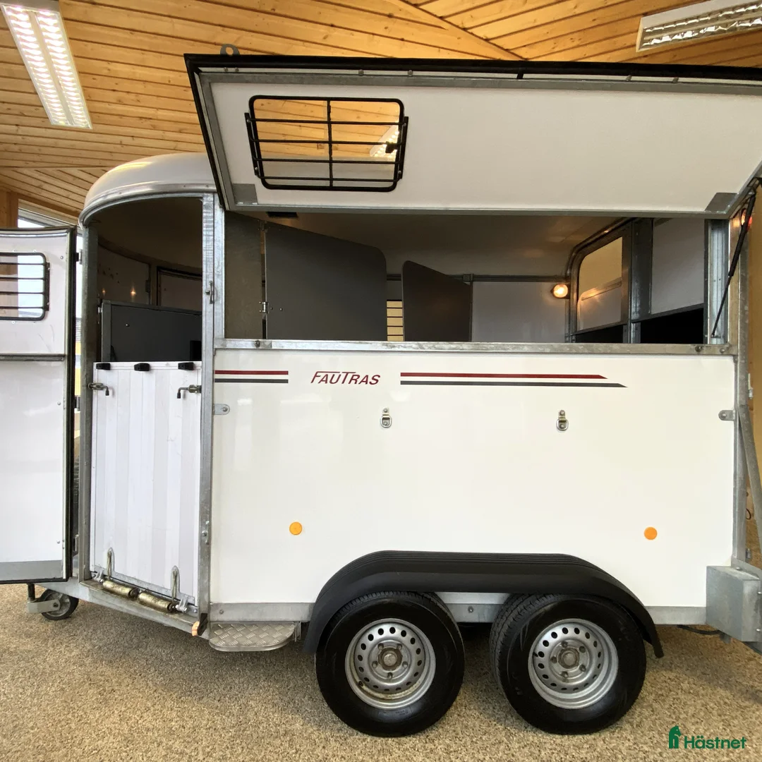 Hästtransporter  fordon & transport till salu: Fin Fautras Oblic+2 2021 m ramp o öppningsbar sida - Annons 12