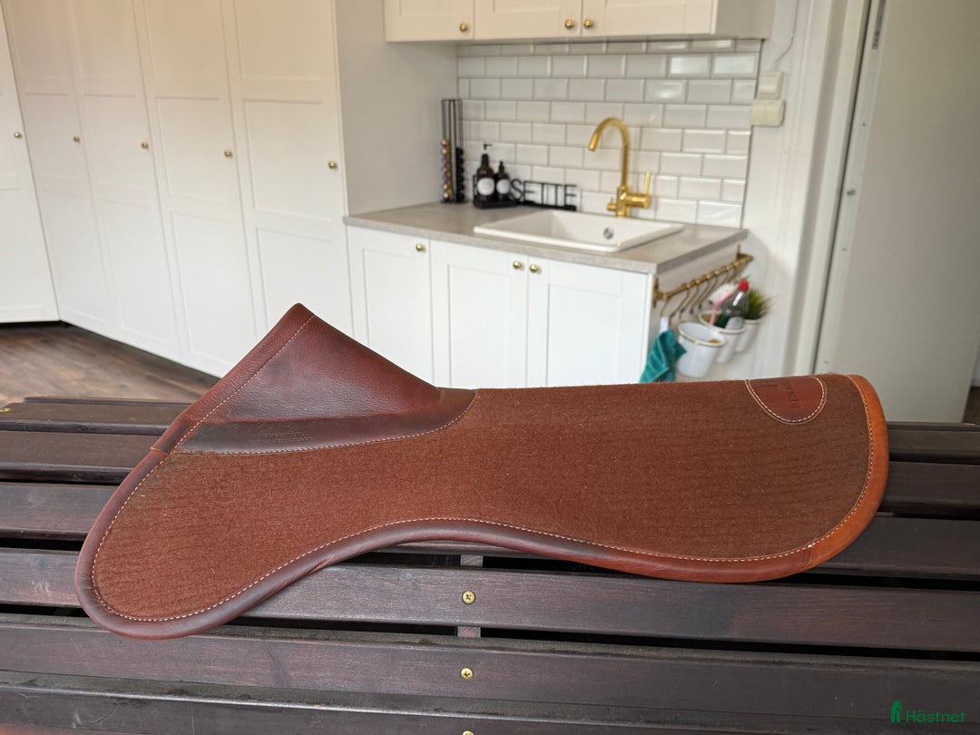 Sadeltillbehör hästutrustning till salu: Renaissance Filtpad i Edsbro - Annons 1