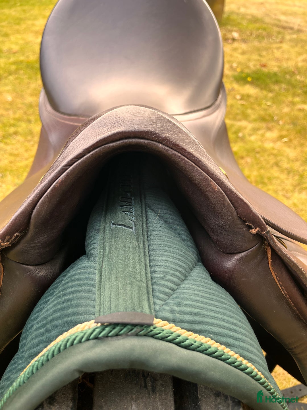 Sadlar hästutrustning till salu: Brun dressyrsadel säljes i nyskick i Hässleholm - Annons 2