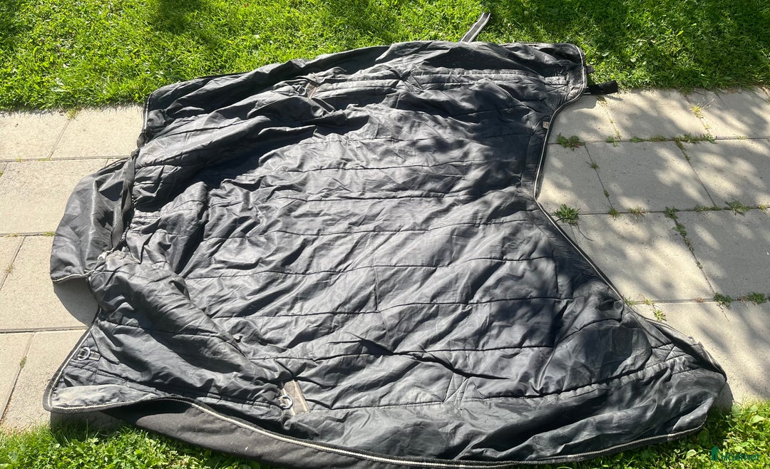 Täcken hästutrustning till salu: Fint utetäcke! i Glanshammar - Annons 2