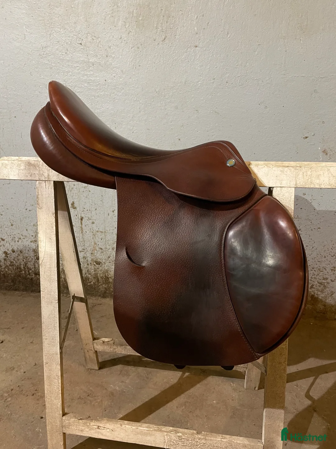 Sadlar hästutrustning till salu: Prestige hoppsadel - Annons 1