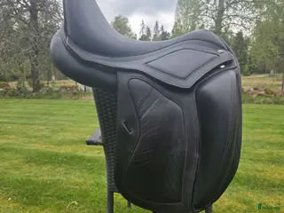 Sadlar hästutrustning Maxflex dressyrsadel i toppskick – flexibel bom 🖤 - Annons 2