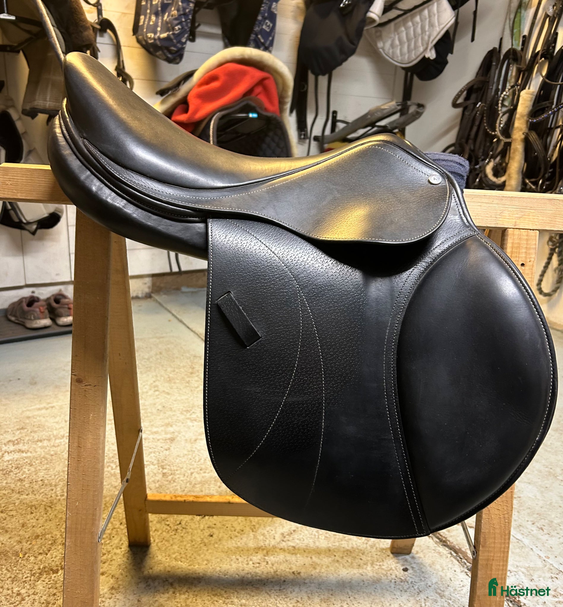 Sadlar hästutrustning Riktigt fin knights sadel   - Annons 1