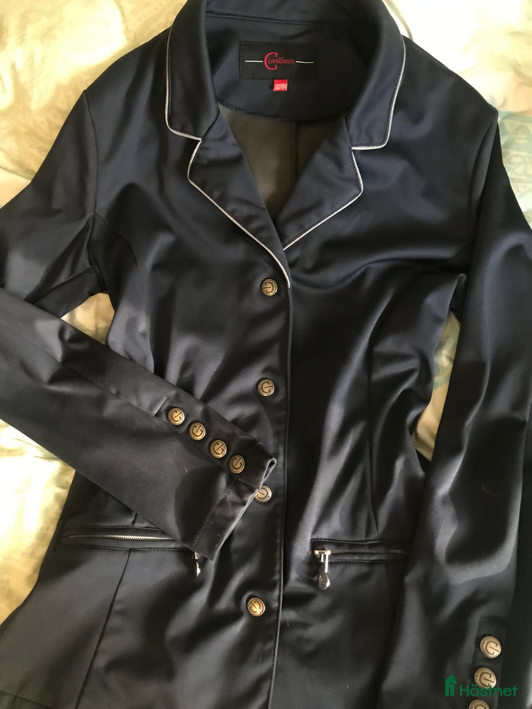 Jackor & Kavajer ryttarutrustning till salu: Blå tävlingskavaj i Årsta - Annons 2