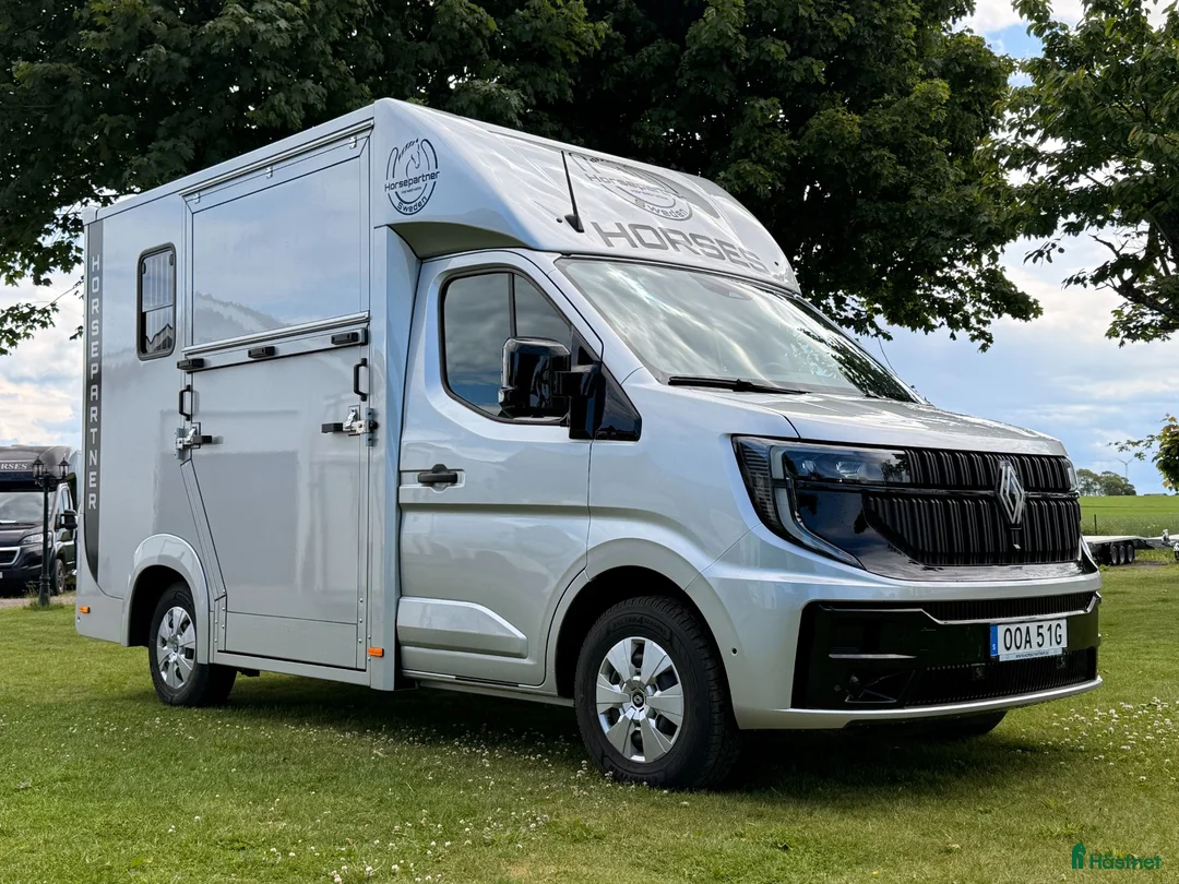 Hästlastbilar  fordon & transport till salu: Hästlastbil - Renault HORSEPARTNER VIGO - Annons 1