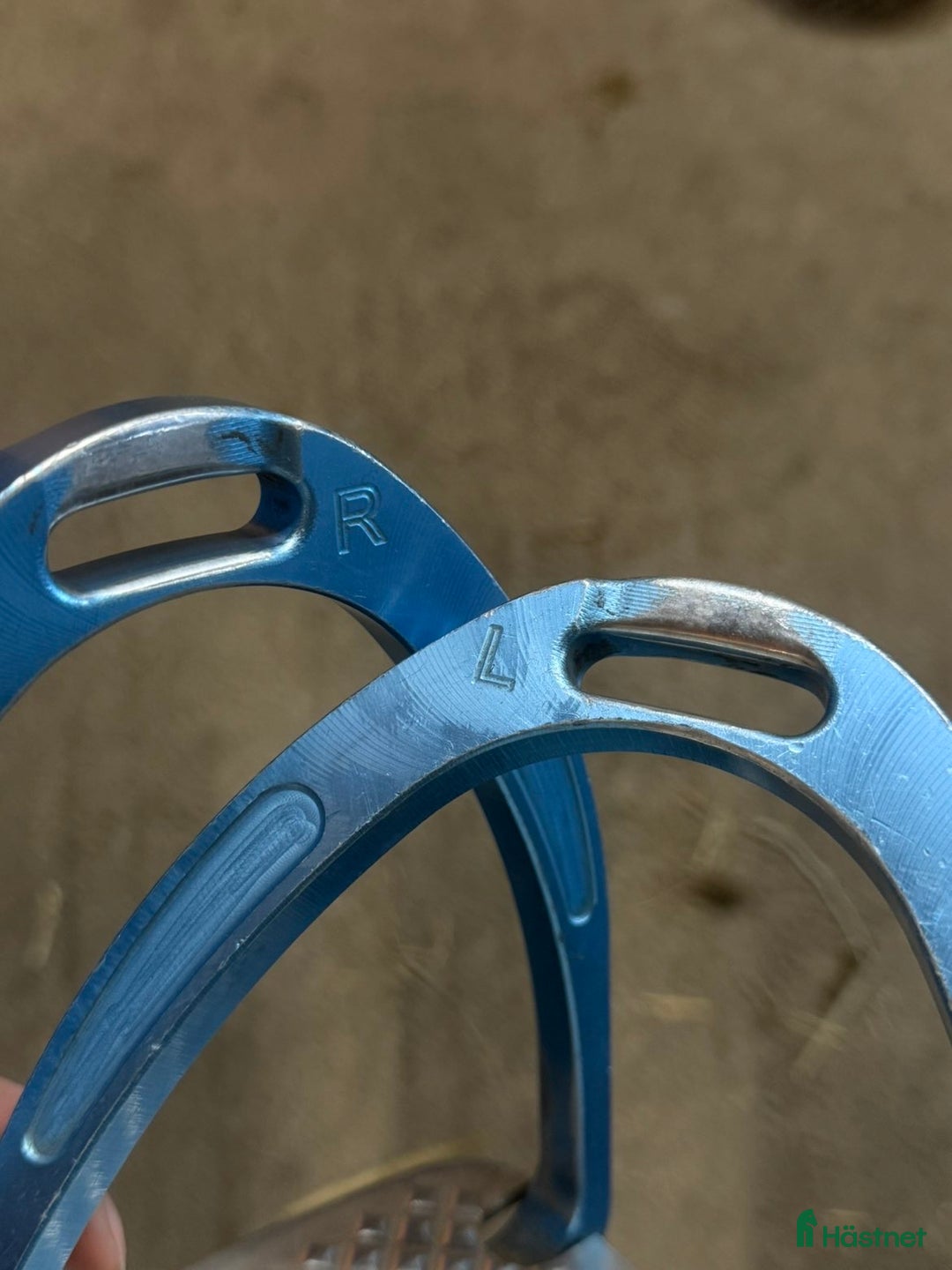 Stigbyglar hästutrustning till salu: Blåa Tech Stirrups 💙 i Ekeby - Annons 4