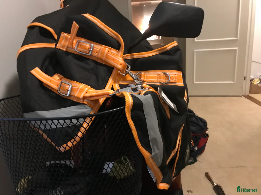 Täcken hästutrustning till salu: Regntäcke från Capriole  i Herrljunga - Annons 2