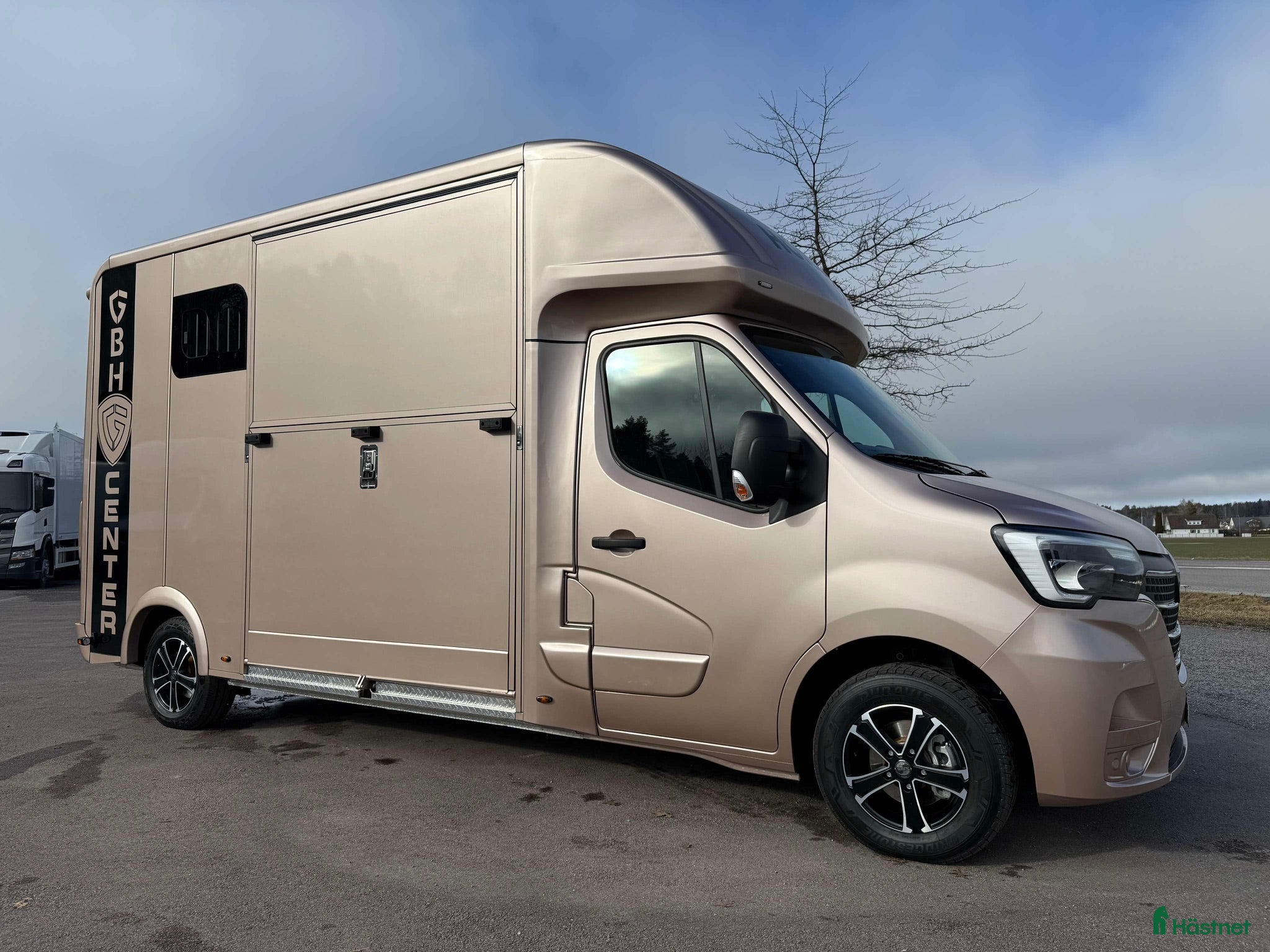 Hästlastbilar  fordon & transport till salu: NORDIC HORSE 3 STUTERI AUTOMAT LÅG SKATT  - Annons 1